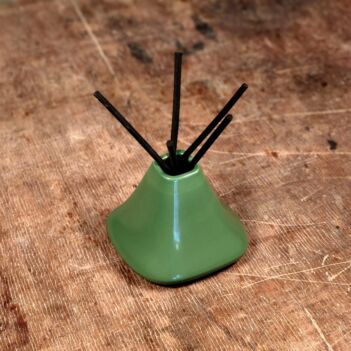 Green Ceramic Reed Diffuser, Modern Handmade Aromatherapy Diffuser, Reed Holder, Christmas Gift, Home-Decor Ideas for Christmas