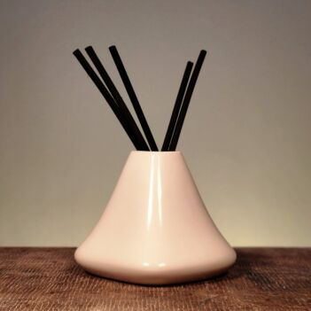 White Ceramic Reed Diffuser, Modern Handmade Aromatherapy Diffuser, Reed Holder, Christmas Gift, Home-Decor Ideas for Christmas