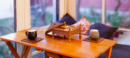 5 Must-Have Wooden Items by Afghan Artists for Your Office Space