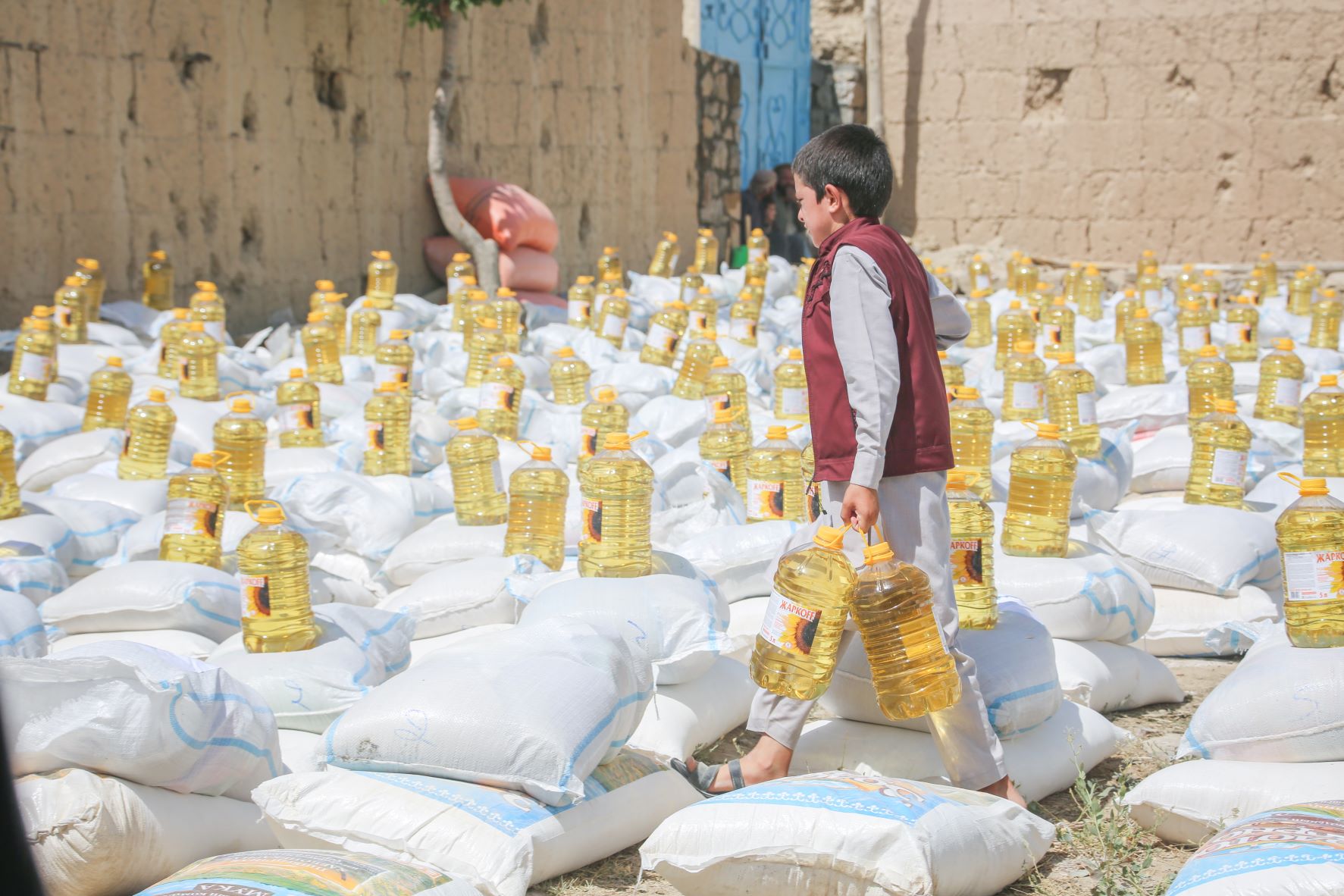 Aid delivery in Maidan Wardak Afghanistan 
